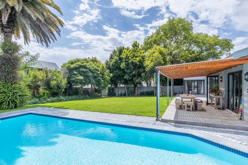 5 Bedroom Property for Sale in Constantia Western Cape